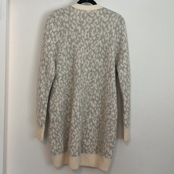 Victoria secret sweater - Picture 4 of 6